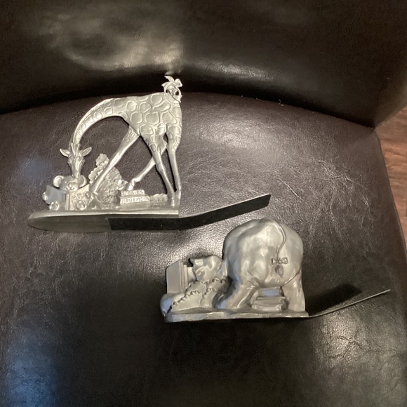 Vintage 1993 Seagull Canada Pewter Giraffe and Elephant Bookends 5.25” tall - Picture 2 of 10